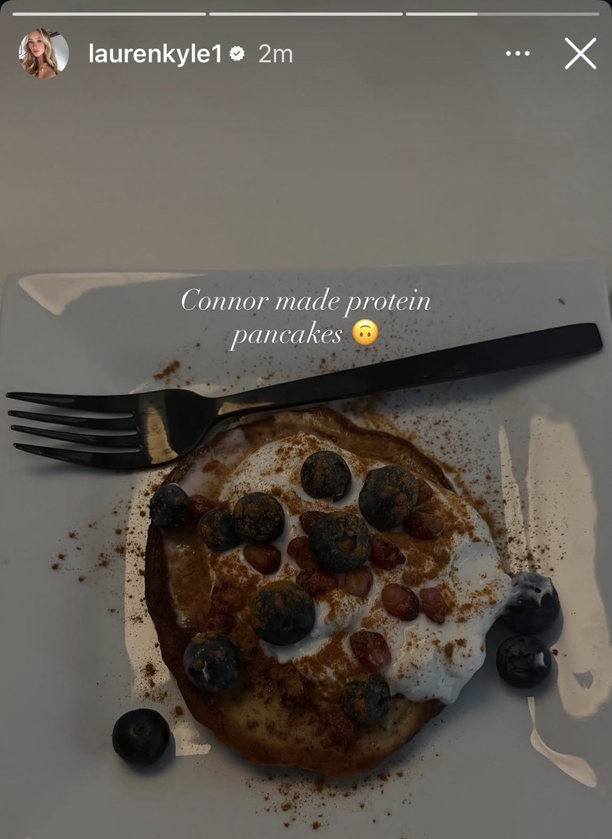 filmpullman's tweet photo. took him 8 years to cook for her again and now he’s done it twice in 8 months #HOTY https://t.co/AILbYe9cnS