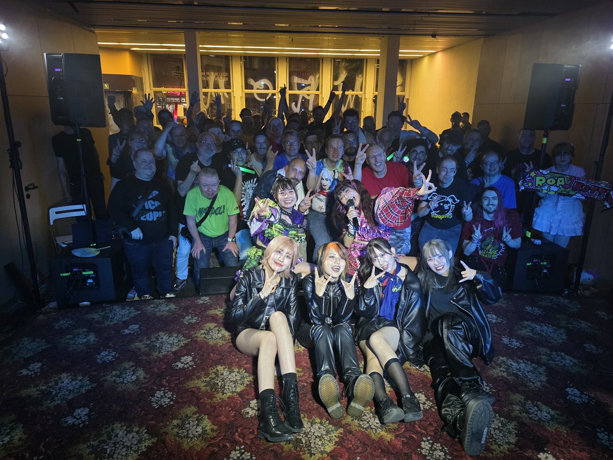 German idol Society (GiS) tweet media