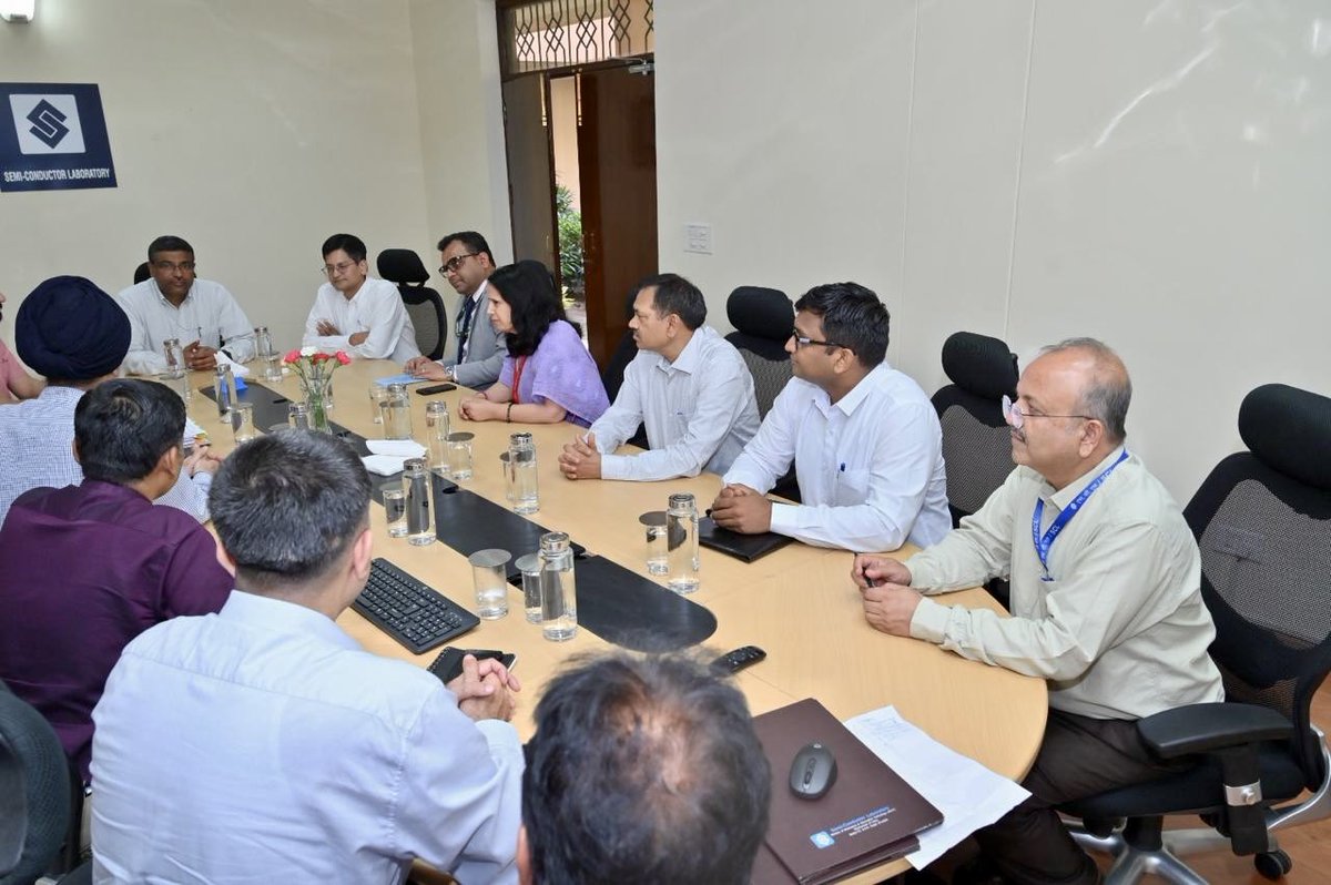 iol_pro's tweet photo. MoU signed between India Optel Limited and Semi-Conductor Laboratory at SCL Mohali in the esteemed presence of Shri S. Krishnan, IAS, Secretary, MeitY on 23.05.2026, to foster collaboration, partnership and technological synergy in semiconductor and opto-electronic technologies.

The partnership focuses on indigenous development of Critical semiconductor sensors & detectors, joint R&D and technology transfer for import substitution of critical components, along with strengthening institutional capability, training and technology upgradation in support of #AatmanirbharBharat and #MakeInIndia.

#IndiaOptelLimited #Semiconductor #DefenceTechnology #Innovation
@DefProdnIndia 
@SpokespersonMoD