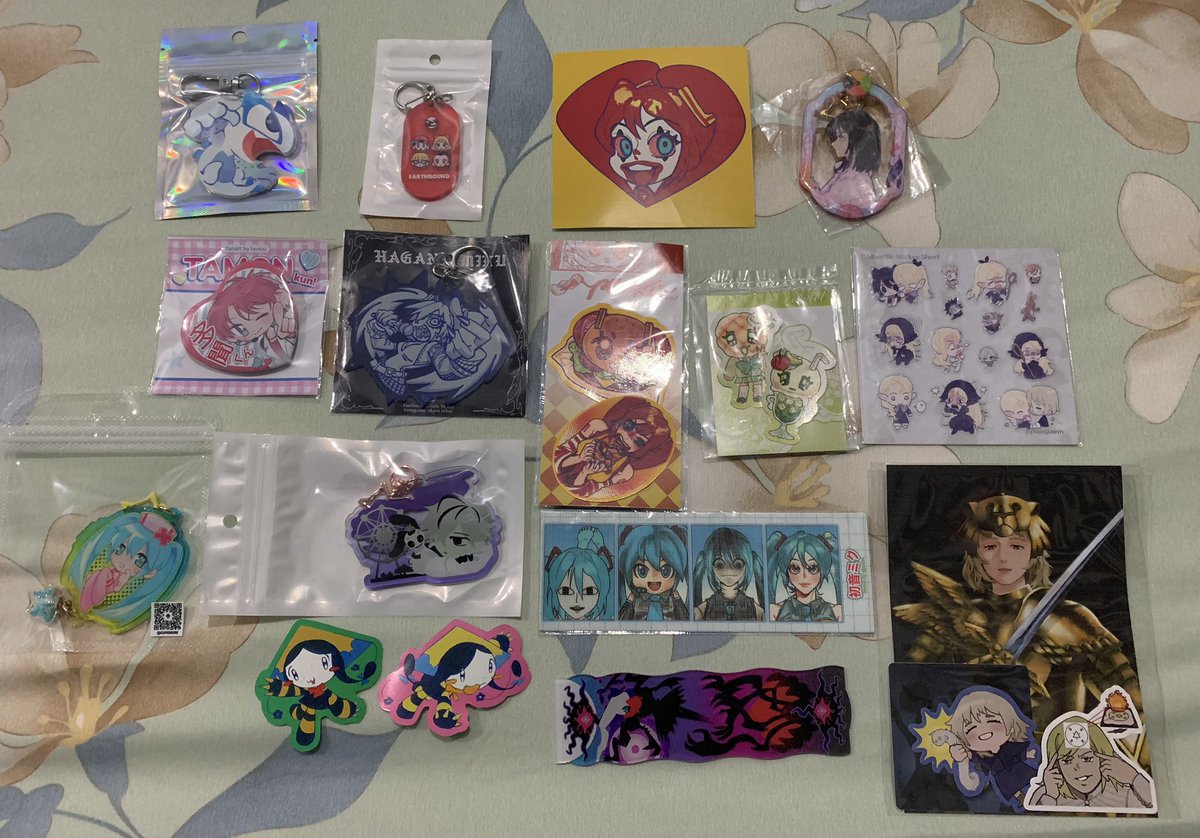 abang_garde's tweet photo. belated cf22 merch haul augh https://t.co/HxN8wgnSFg