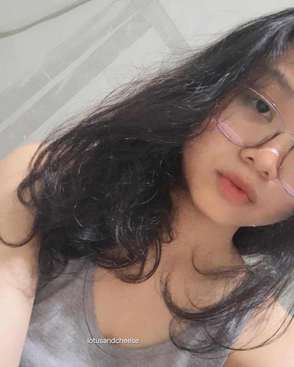 lily tweet media