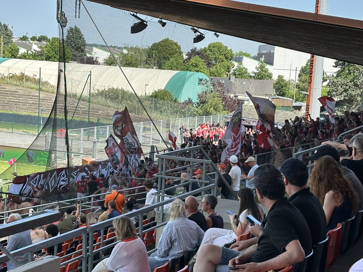 Sekhen2's tweet photo. Nos supporters sont à l’échauffement https://t.co/CPjZBp9j0j