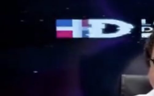 PiantiniAbreu's tweet photo. @DerechaDiarioRD Le falta un escudo a esa bandera ¿no? https://t.co/PDbK9ls4gD