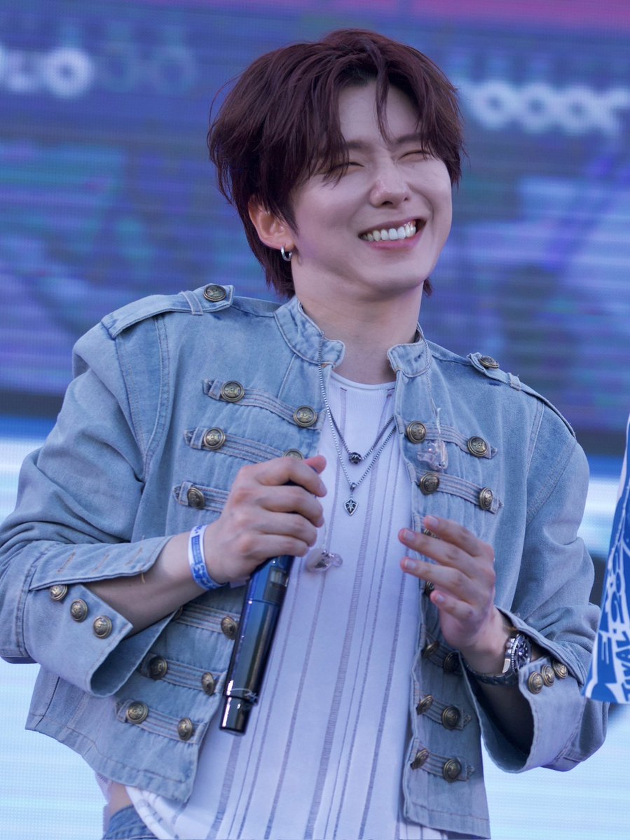 yoe lagi oleng ke Jooheon tweet media