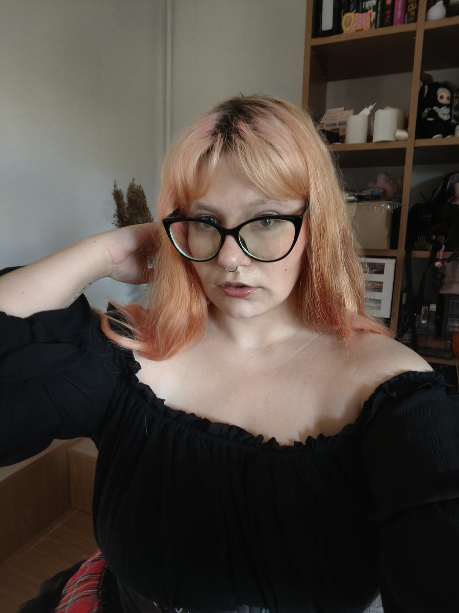 Genteel Girl tweet media