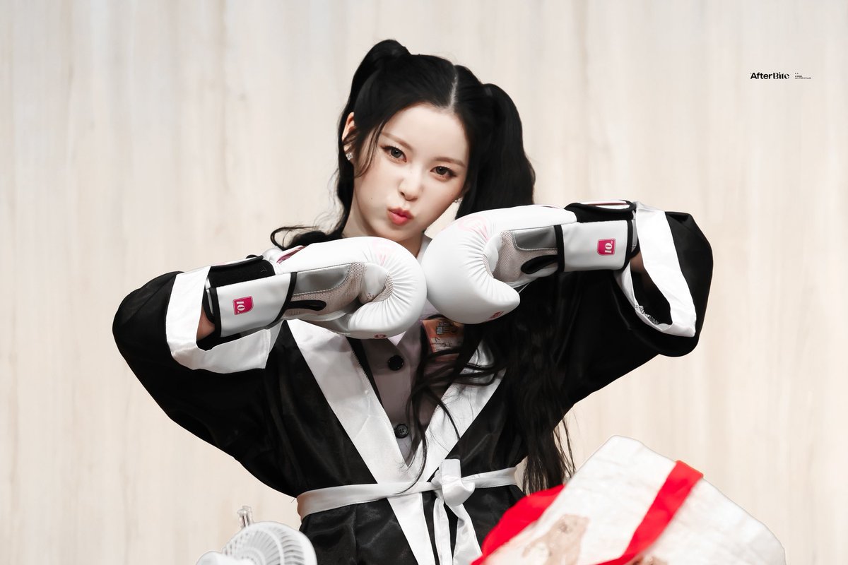 afterbite26's tweet photo. 260524 🥊🥊
#엔믹스 #NMIXX #규진 #KYUJIN https://t.co/1CMnck2MEB