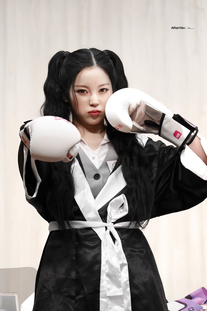 afterbite26's tweet photo. 260524 🥊🥊
#엔믹스 #NMIXX #규진 #KYUJIN https://t.co/1CMnck2MEB