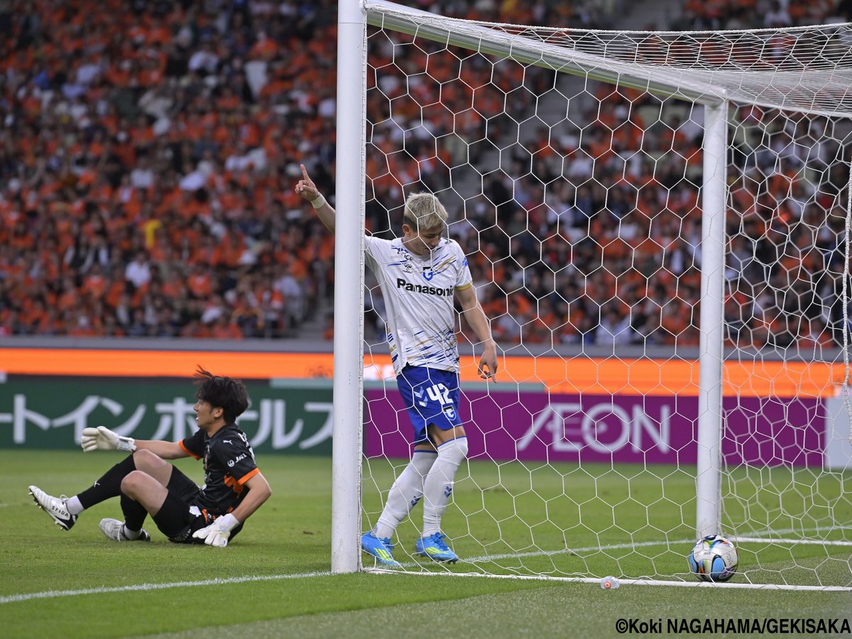 gekisaka's tweet photo. ACL2決勝で実現した“プロを目指すきっかけ”との邂逅…G大阪22歳FW南野遥海がブレイク完遂の逆転2発「目標に頑張っていきたい」

https://t.co/1iqxVuLTgA

#Ｊリーグ #ゲキサカ https://t.co/16cdkpfYxA