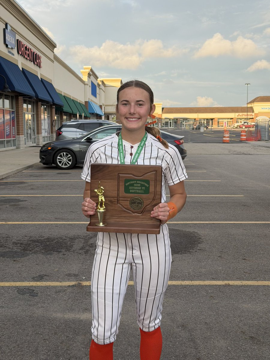 BapstKenleigh's tweet photo. For the first time in school history, Eastern is now District Champs! I love being a part of this team and this community of people, I’m so glad I get to contribute to the success of this team! Go eagles 🦅 https://t.co/VlmVIaFcRs