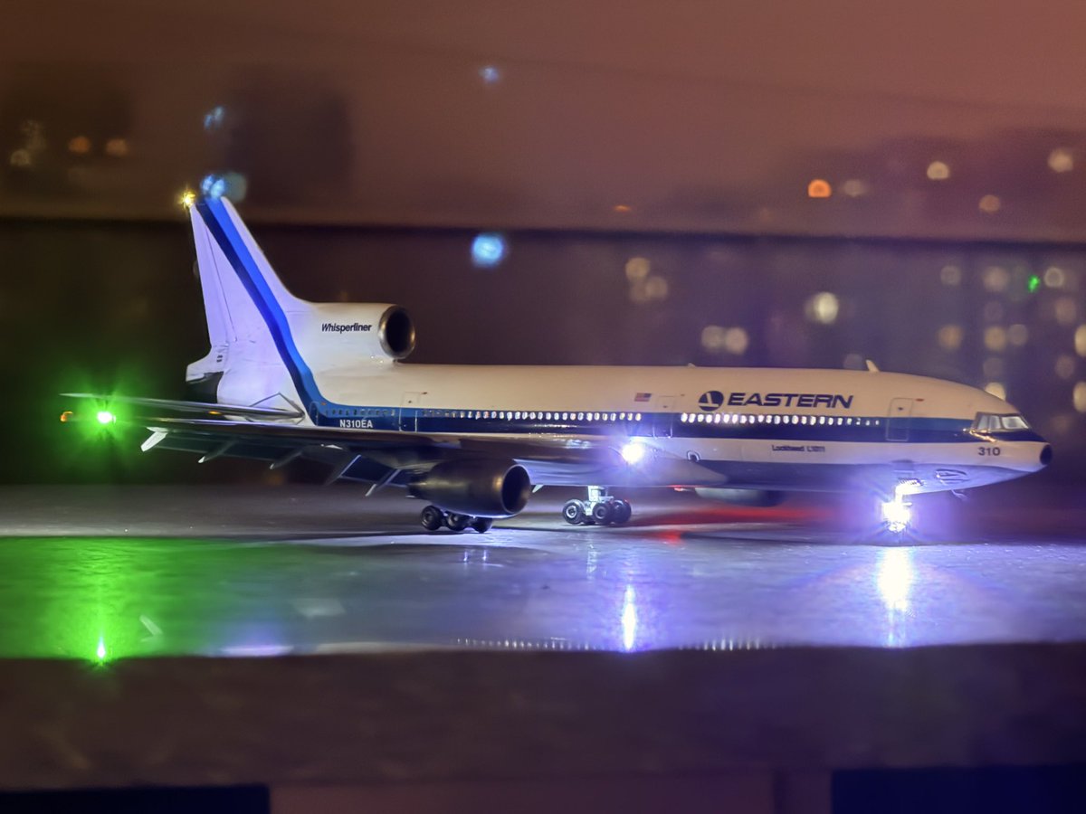 shuanhaiyan's tweet photo. 長谷川1/200 美國東方航空L-1011 添加燈光 襟翼 引擎套件 透明舷窗使用uv膠製作 #旅客機プラモ #Model #Modelplane https://t.co/rSRf6OZLtx