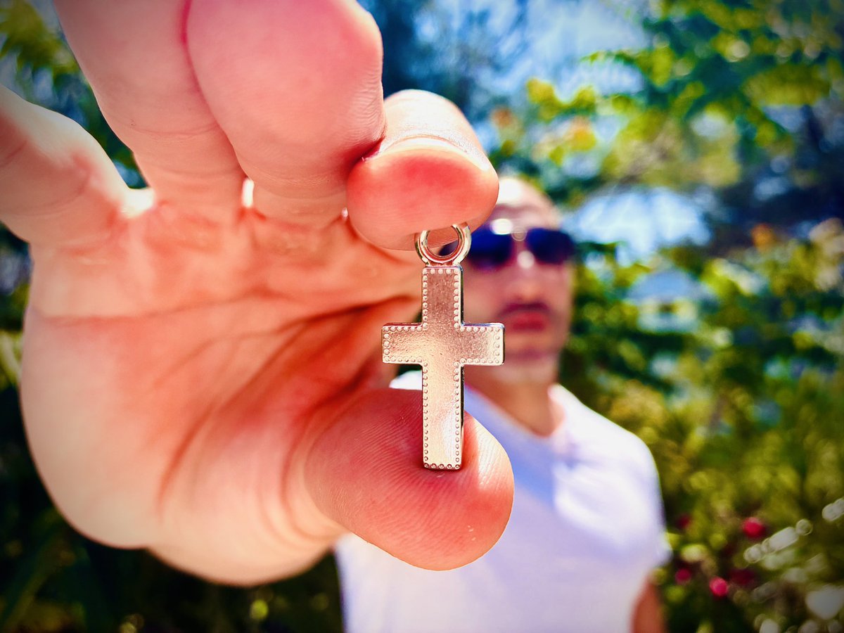 kaotik747's tweet photo. En ce dimanche de Pentecôte, mes pensées les plus émues se tournent vers la communauté catholique, et tout particulièrement vers nos frères et sœurs qui subissent la persécution, de violentes discriminations et des vagues de terreur à travers le monde.
Que ce jour de foi et de lumière leur apporte le courage, la protection et l'espérance qu'ils méritent. 🕊️
Karim✊🏻✊🏽✊🏿❤️✝️🇫🇷🌎