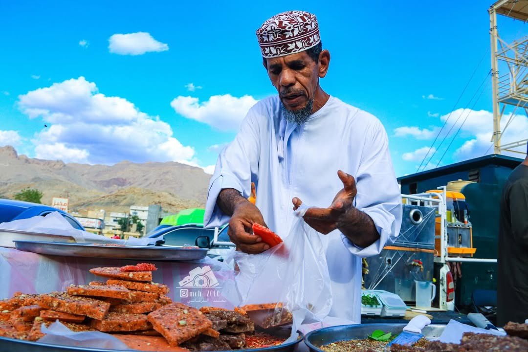 ExperienceOman's tweet photo. As #Eid approaches, traditional markets fill with an atmosphere that reflects the spirit of Omani society 🇴🇲

#Habta is a long standing tradition that brings together locals and visitors amidst the sounds of traditional auction calls and the aromas of mashakeek and spices, with a variety of goods including livestock, Omani sweets, khanjars, and children’s toys 🐑

Insta: 📸 moh__2000_

#Oman
#OmanByYou
#ExperienceOman
#BeautyHasAnAddress