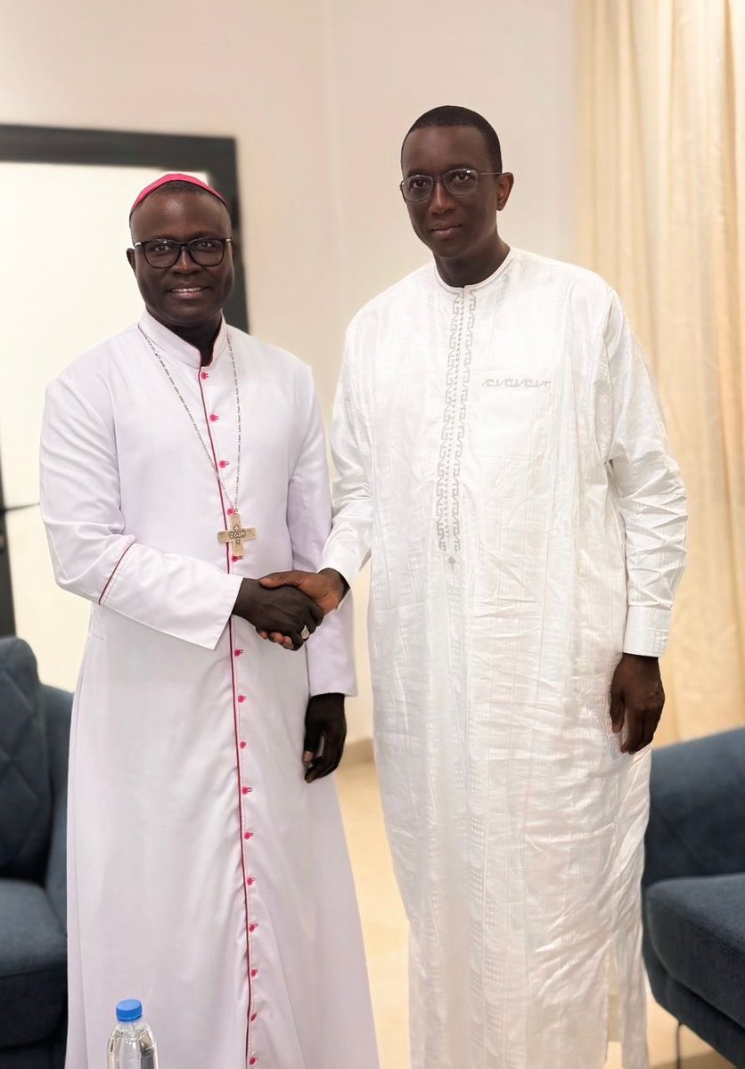 amadou_ba_'s tweet photo. À l’occasion de la Pentecôte et du pèlerinage marial de Popenguine, j’ai effectué ce samedi une visite de courtoisie auprès de Monseigneur André Guèye, Archevêque de Dakar.

Cette rencontre a été l’occasion d’échanger sur les valeurs de dialogue, de cohésion et de solidarité qui demeurent essentielles pour préserver l’unité nationale et renforcer le vivre-ensemble entre les différentes composantes de notre société.

Je souhaite à l’ensemble de la communauté chrétienne une très belle fête de la Pentecôte ainsi qu’un excellent pèlerinage marial de Popenguine.

Amadou BA
Président de la Nouvelle Responsabilité / Jamm-ji

#Pentecôte #Popenguine #AmadouBA #Sénégal #Dialogue #CohésionNationale #VivreEnsemble