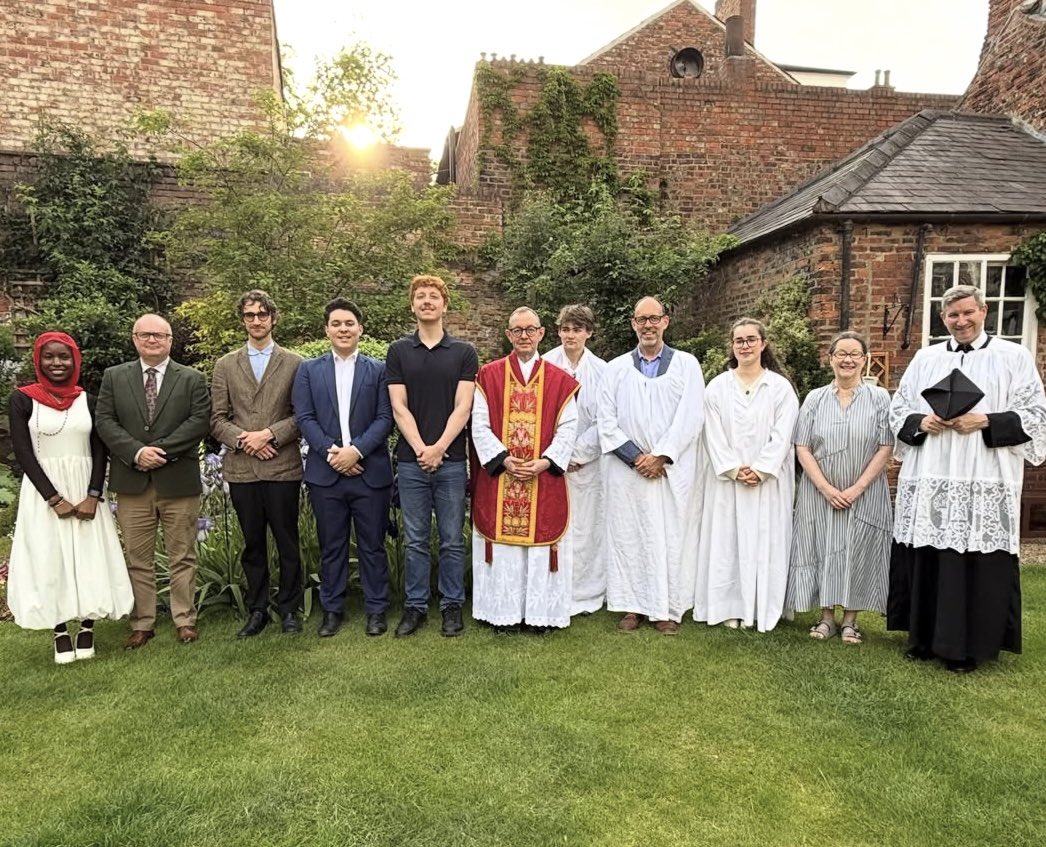Sachinettiyil's tweet photo. Eleven people became Catholic at York Oratory in England on Pentecost. One of them, an Anglican convert to the faith, sent me this message.

“Your posts have been a great inspiration for coming to the faith”

Image: York Oratory https://t.co/M9BeumXnU2