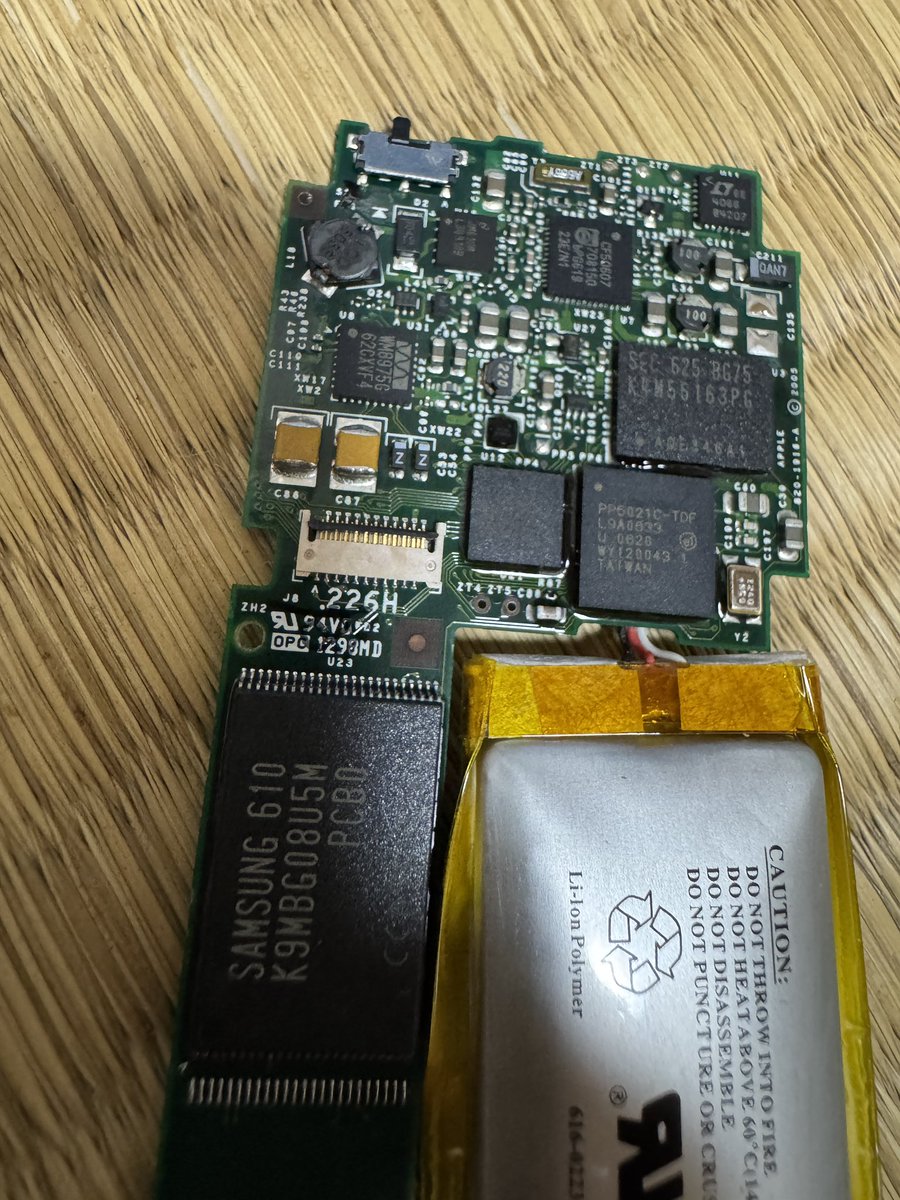 SocketT_P4PDPEE's tweet photo. やはり膨張してましたw
nanoもウルフソンDAC入ってたんだ…🤔 https://t.co/9RpkcTXwPR