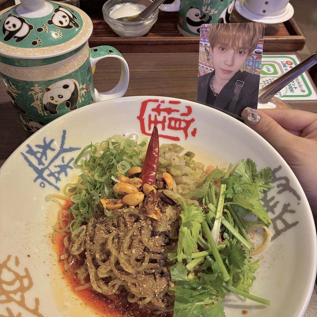 with_vertigo's tweet photo. ありがたいことに大変良席でスケブ掲げたらダニエルが満面の笑みでこっちを見てくれて涙　天使だ https://t.co/Jb6RveosIC