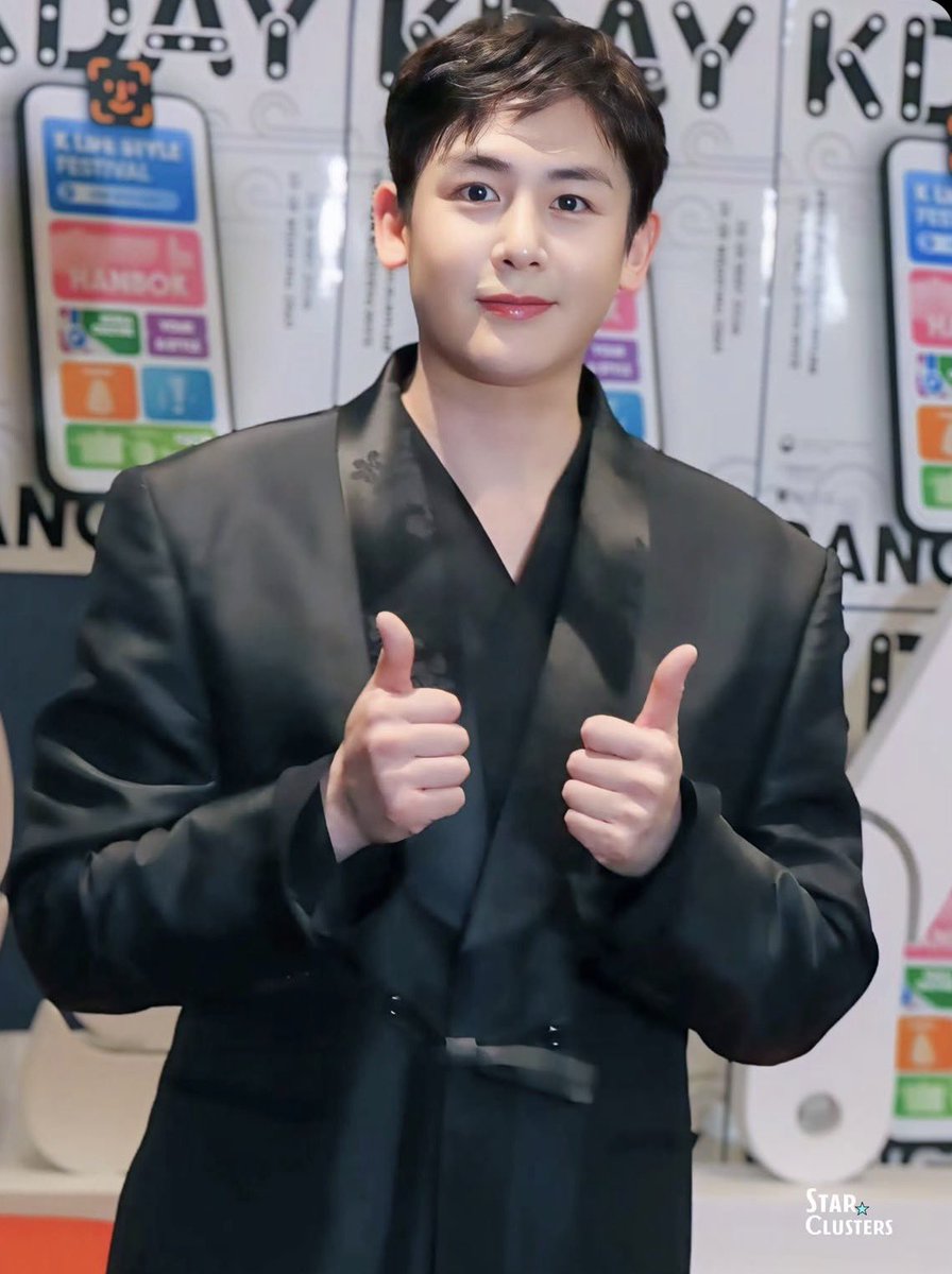 h_ellobeautiful's tweet photo. Our Khunnie boy looks sooooo damnnn gooddddddd 😍 https://t.co/VZm4wIitCX