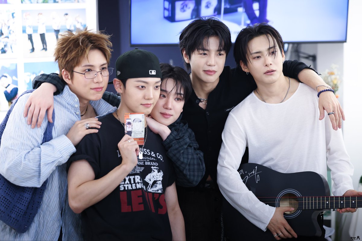 찬란🥂✨ tweet media