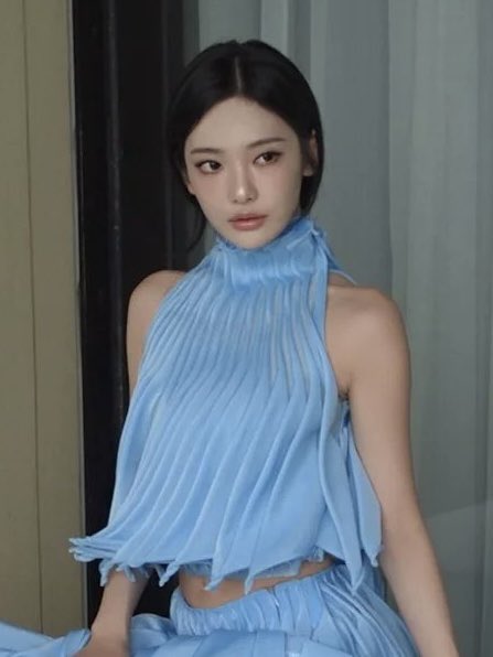 ningrinahq's tweet photo. ningrina wearing the same top 🩵 https://t.co/XNX7bj2iyE