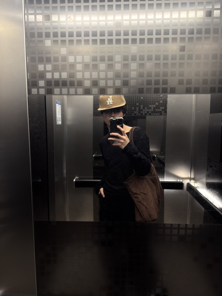 윤 tweet media