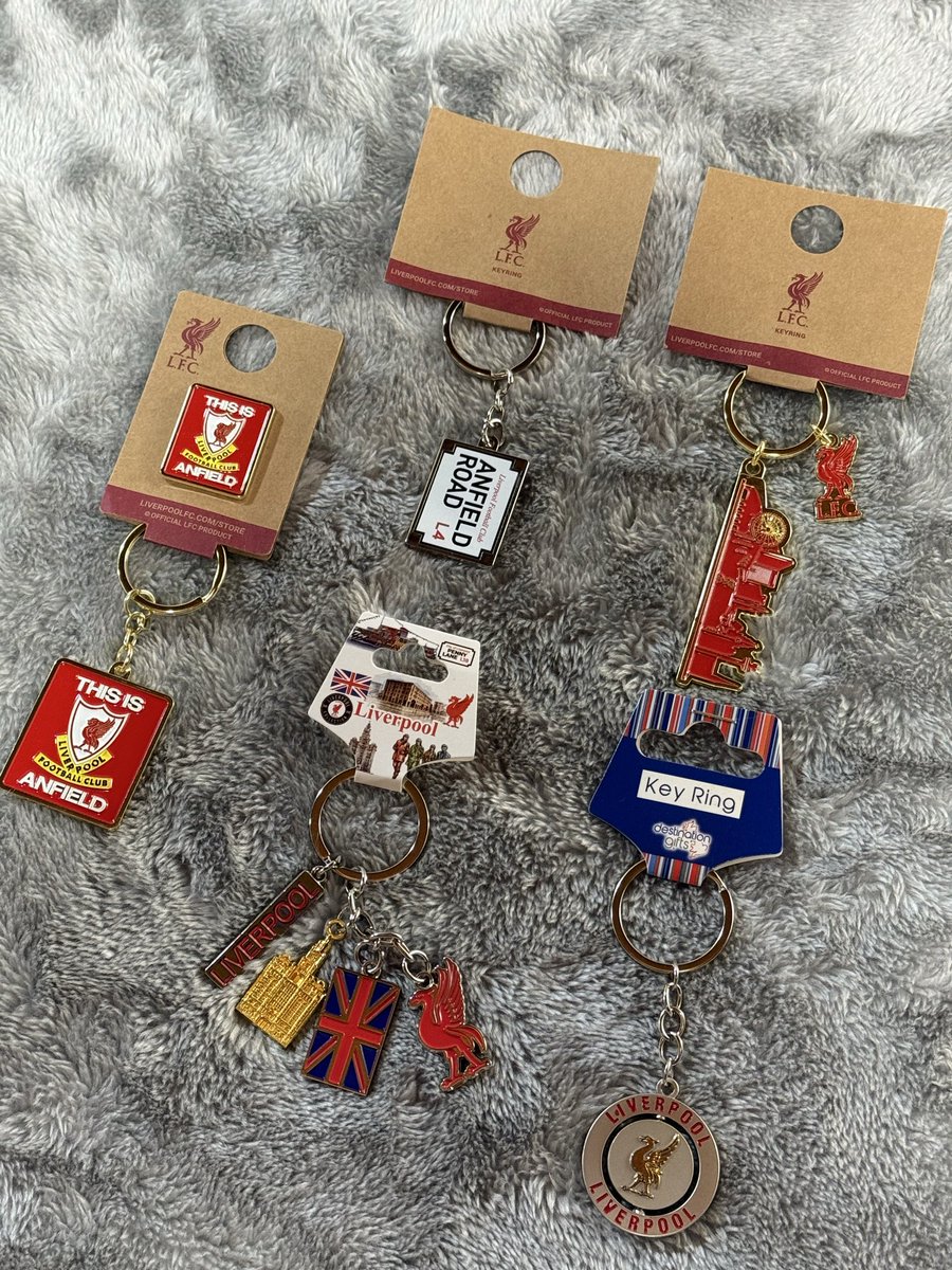 eritabi_lfc's tweet photo. 【お土産プレゼント企画🐦‍🔥】

どれか一つを1名様にプレゼントします🎁
アンフィールドで買った物もあればそうじゃないものも🔥
好きなの選んでください🫶

・応募条件
このポストを引用して好きな選手を教えてください🏃‍♂️🏃‍♂️🏃‍♂️
・締切
2026年5月28日23:59

というわけで最終節楽しみましょ〜✨✨ https://t.co/PX5H41rB6y