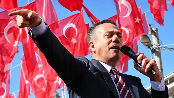 cumhuriyetgzt1's tweet photo. Ali Mahir Başarır, Cumhuriyet'e konuştu: "Sokaklar caddeler, milyonlarca ev artık bundan sonra bizim parti binamız'

https://t.co/l1aB80Oneo https://t.co/Myb0s464Bn