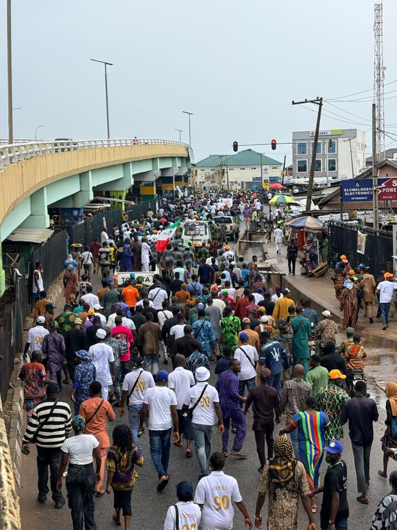 samod_asade's tweet photo. Hon. Oladipupo Adebutu on his way to the final collation center accompanied by mammoth supporters in the streets of Abeokuta. https://t.co/KjNbmJo7V8