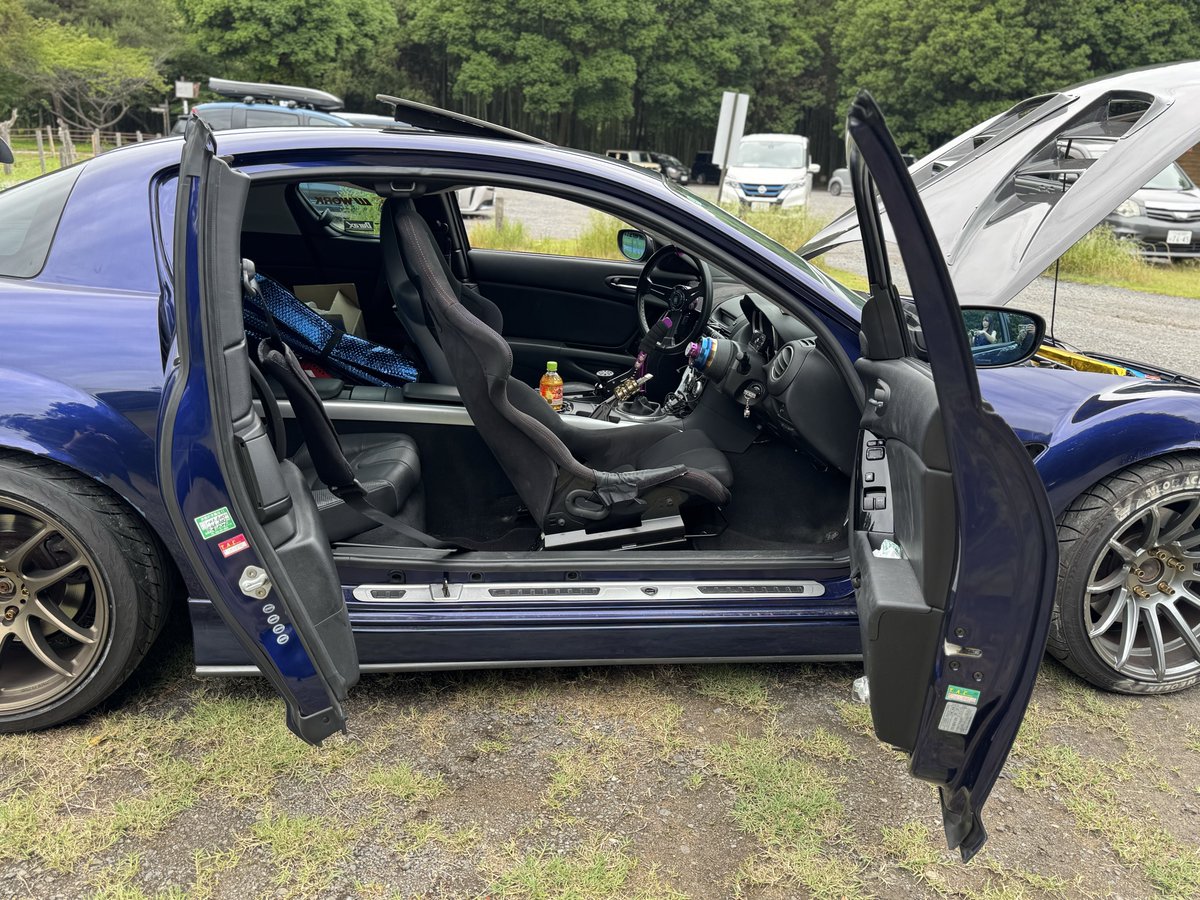 factory_you's tweet photo. RX-8は『ファミリーカー』だからね！！

燃費はスポーツカー並ですが笑 https://t.co/RBGakpV5vb