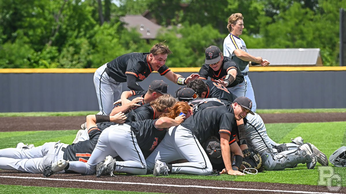 PCPrepsExtra's tweet photo. District Championship celebrations @Piratebaseball @PCHSAthletics1 

📸 @tanugent12 https://t.co/d9u0vNc6mm