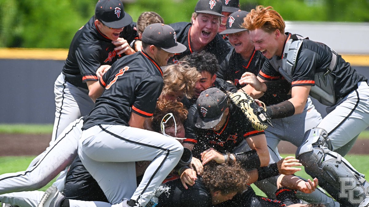 PCPrepsExtra's tweet photo. District Championship celebrations @Piratebaseball @PCHSAthletics1 

📸 @tanugent12 https://t.co/d9u0vNc6mm