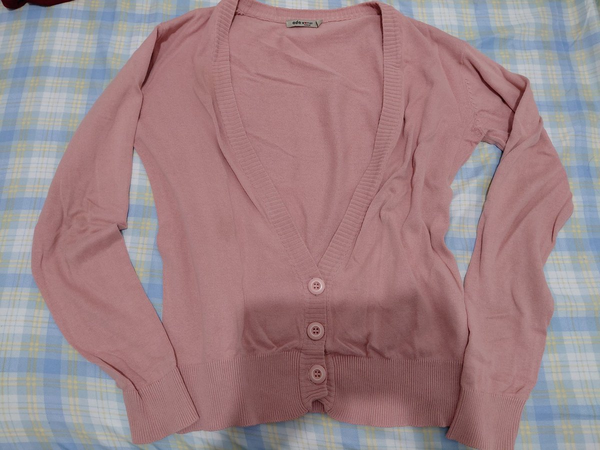 wiytches's tweet photo. @AisyahRizk89804 cardi pink ada women size L only 35k good condi, bisa oren cod yaahh &amp; more details chat ajaa https://t.co/2Pw0CKbL8Y