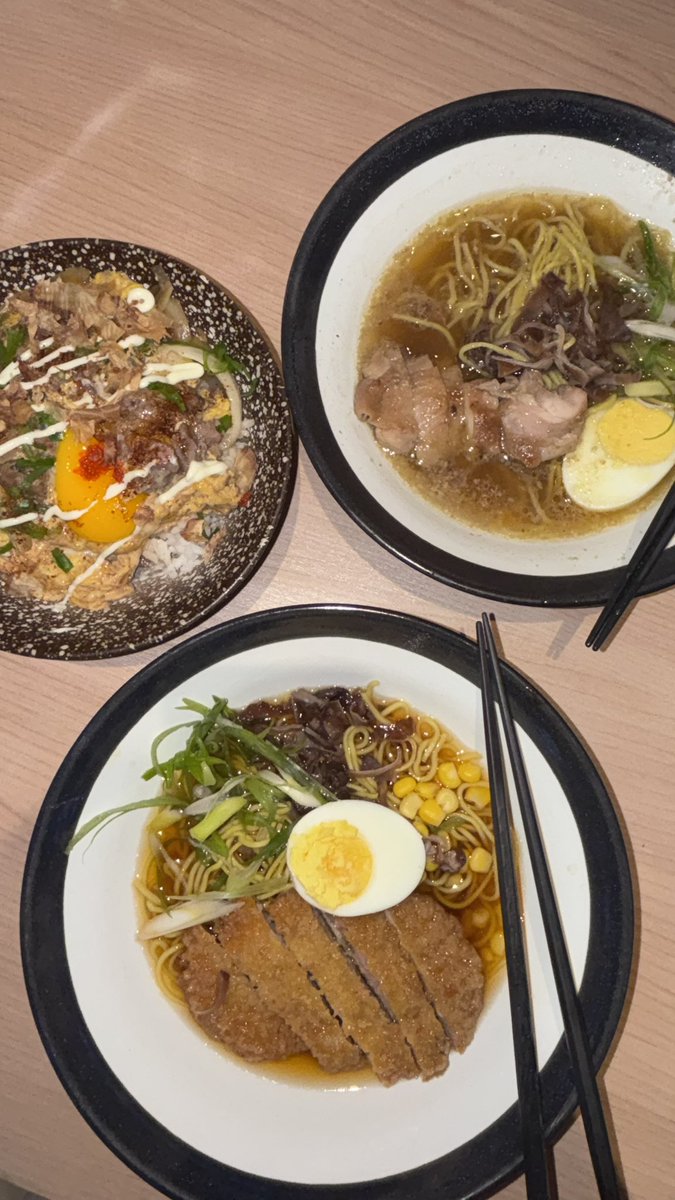 khacimorpha's tweet photo. gpp kan sekali aja makan dengan pikiran yg tenang sm cowoku? :( https://t.co/rox2KDopWu