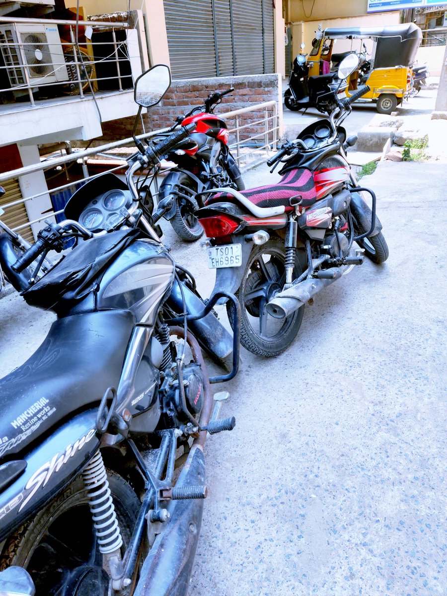 SRINIVAAS4's tweet photo. @cpramagundam sir these bykers are parking on the road and creating problems to others who moves on this road kindly look in to this https://t.co/zoLPllB6CM
