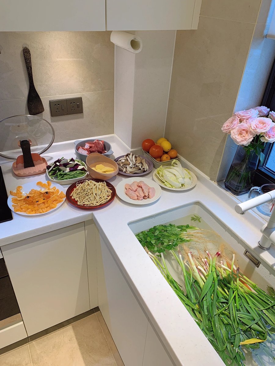 bttb22's tweet photo. Stocking up for the weekend! Fresh organic veggies, free-range eggs and whole-grain pasta picked today – perfect for cozy home cooking.  #FreshFood #WeekendMeals， https://t.co/yDsfZgEqvN