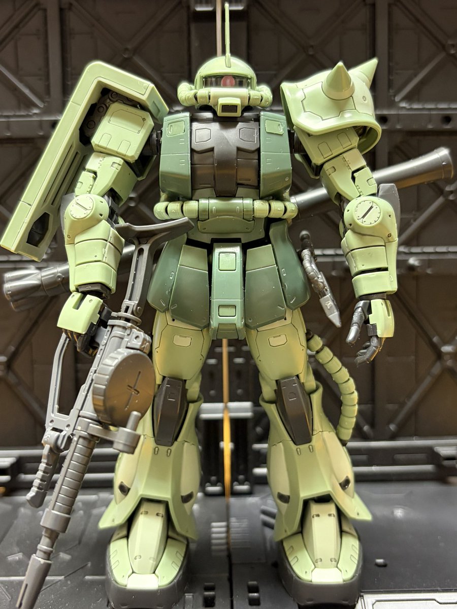 soundbeat_'s tweet photo. RG量産型ザク作りました
シャアザクの時にアドバンスドMSジョイント腕を破壊した反省で慎重に組み立てました🤣
動力パイプが面倒なのは変わらず
これはデカール貼らない方がザク感があるね
リアリスティックデカール貼ったらリッチになりすぎて雑魚な感じが無くなりそう🤭
でも貼るけどね✌️
#ガンプラ https://t.co/pyvrBUotm7