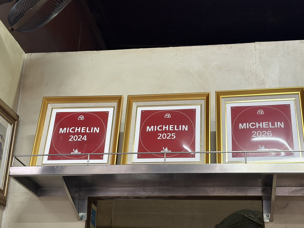 SomChamp's tweet photo. Super MICHELIN Lunch in Surat Thani with @JJ1DQR https://t.co/YXECMUIdjh