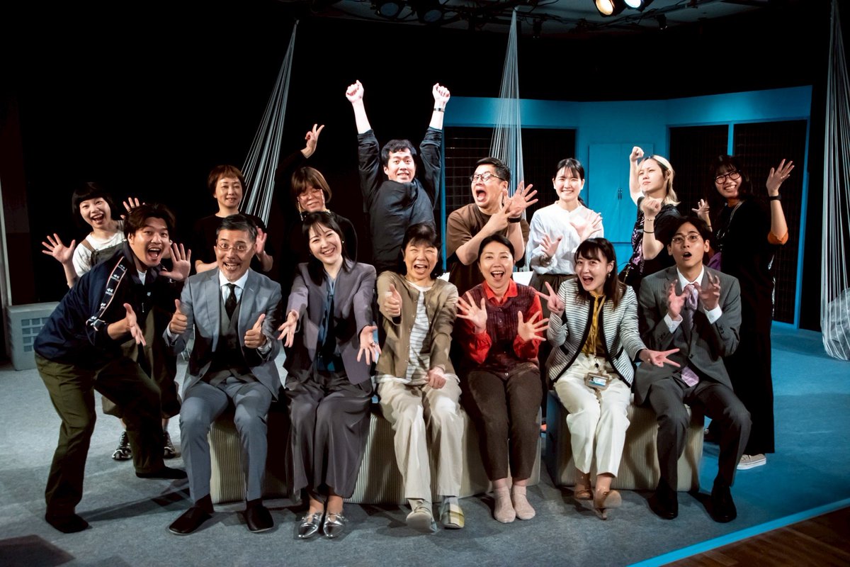 sarah__yamamoto's tweet photo. 果報プロデュース『A Perfect Family』
無事に幕を下ろしました。この公演をやって良かったと、いま心から思えています。

打ち上げで、実は7回くらい泣きそうになりましたが堪えました。もっと大きくなって帰ってきます。皆さま、末永くよろしくお願いします！

#果報プロデュース　#果報Family https://t.co/17GUPJT902