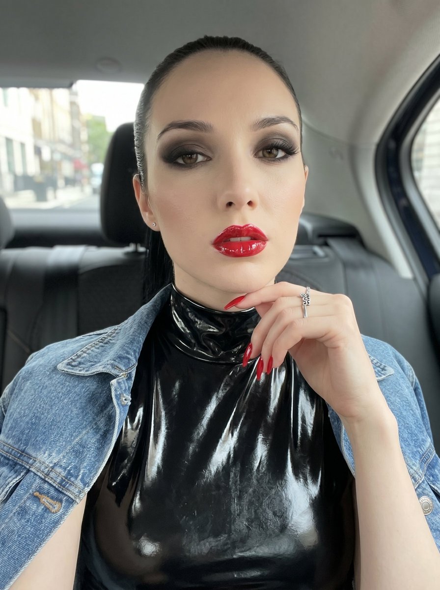 Velvet Muse Sandy | Berlin tweet media