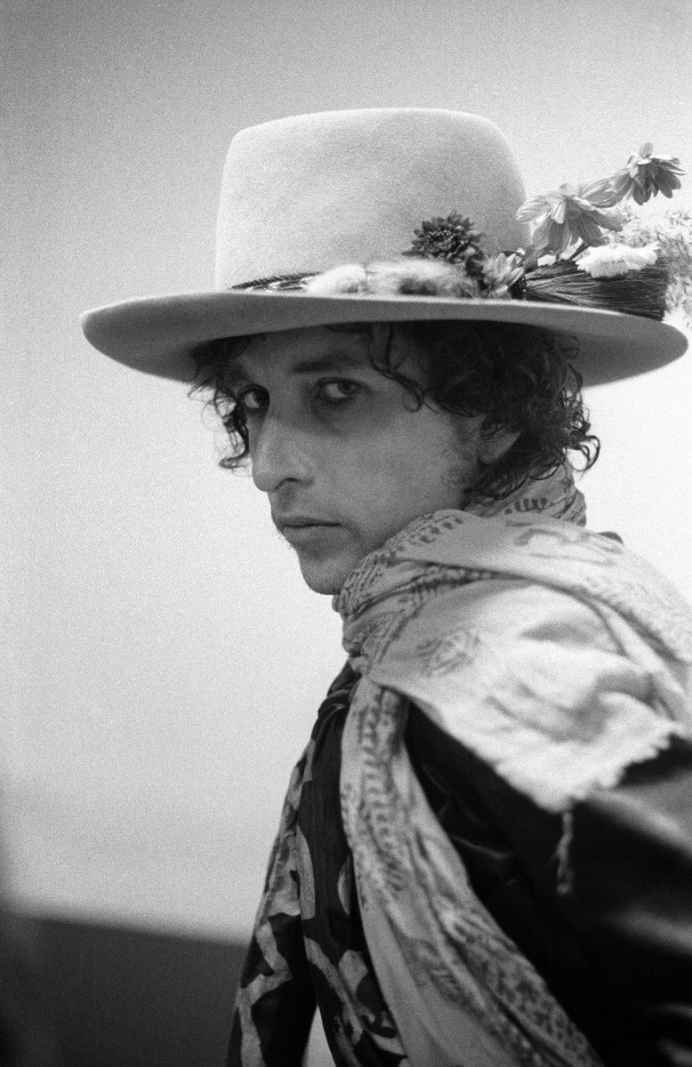 MarkGoacher's tweet photo. It’s the legendary Bob Dylan’s 85th birthday today. Born 24th May 1941. So many great songs!🙂 🎂 https://t.co/nL97GZhpXx