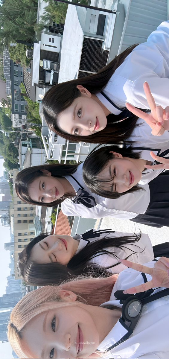 ITZY Wallpapers tweet media
