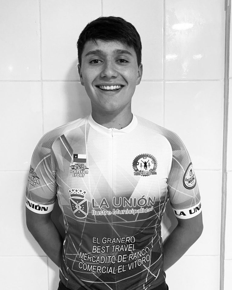 Cargorenovado's tweet photo. Un 24 de Mayo de 2023: Su vida fue trágicamente truncada tras sufrir un fatal atropello por parte de un camión mientras se trasladaba en bicicleta. Hoy te recordamos y que nunca más haya otro Kevin , Javier, Hainz , Fernanda, Karen..  
 #Valdiviacl #nomasciclistasmuertos https://t.co/YZVZsKPiAi