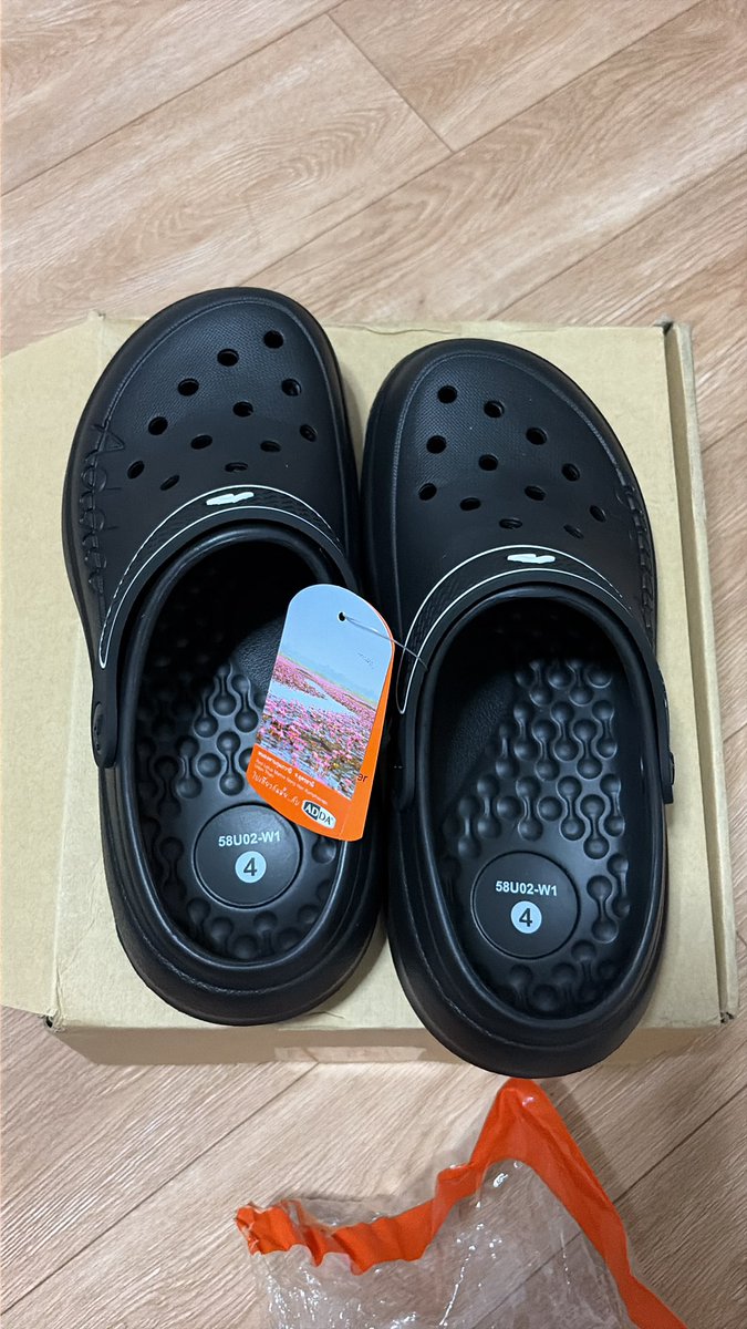 creamsaran's tweet photo. ขายต่อ 170 รส. ซื้อผิดไซร์
#ส่งต่อรองเท้ามือสอง #รองเท้าADDA https://t.co/YIUJO0TJk9