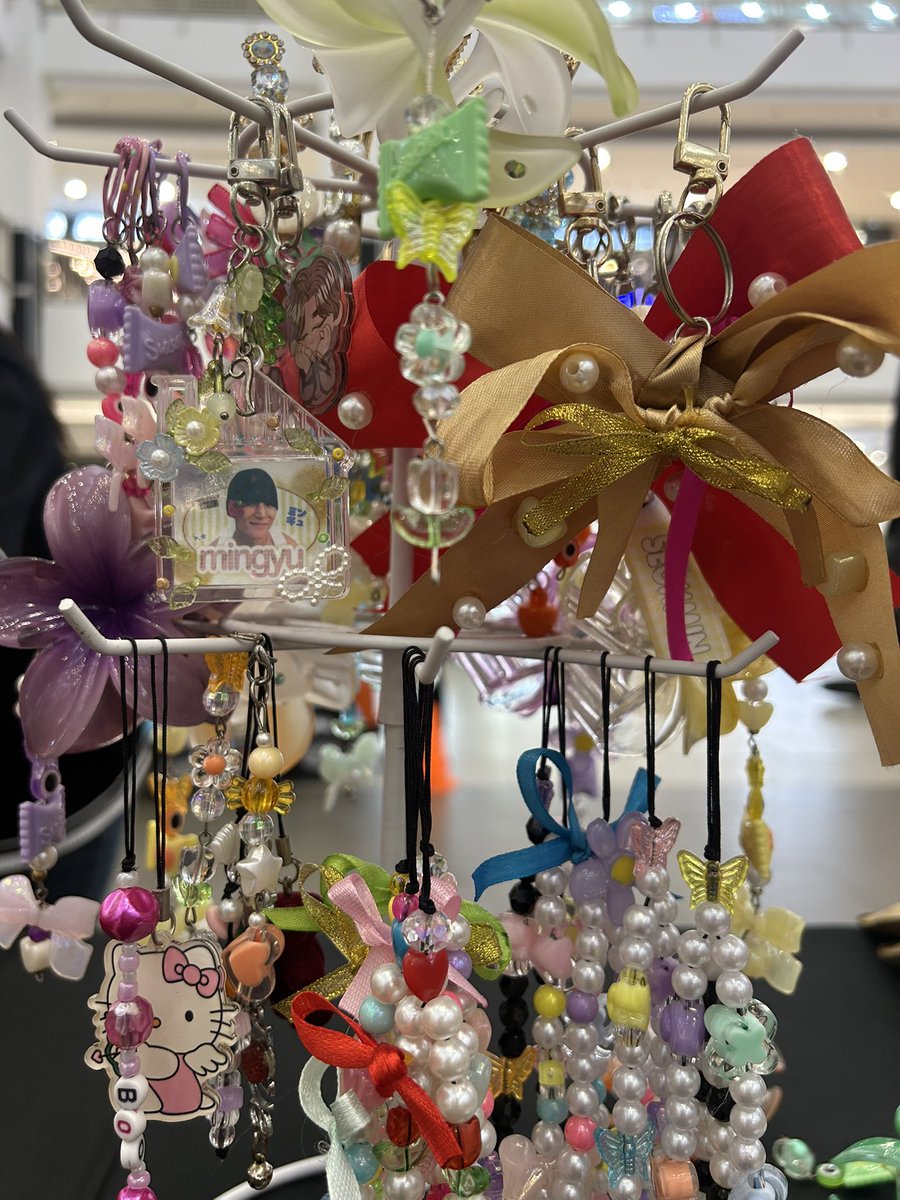 lotsofluvr's tweet photo. Thank you all so much for supporting small business, carats. Thank you so much for the freebies and gifts! We see &amp; appreciate you guys😽Special thanks to @seventeen_aces for making this event possible. 🫶🏻

We hope you loved our items as much as we loved creating them for you https://t.co/6dPgyktnga
