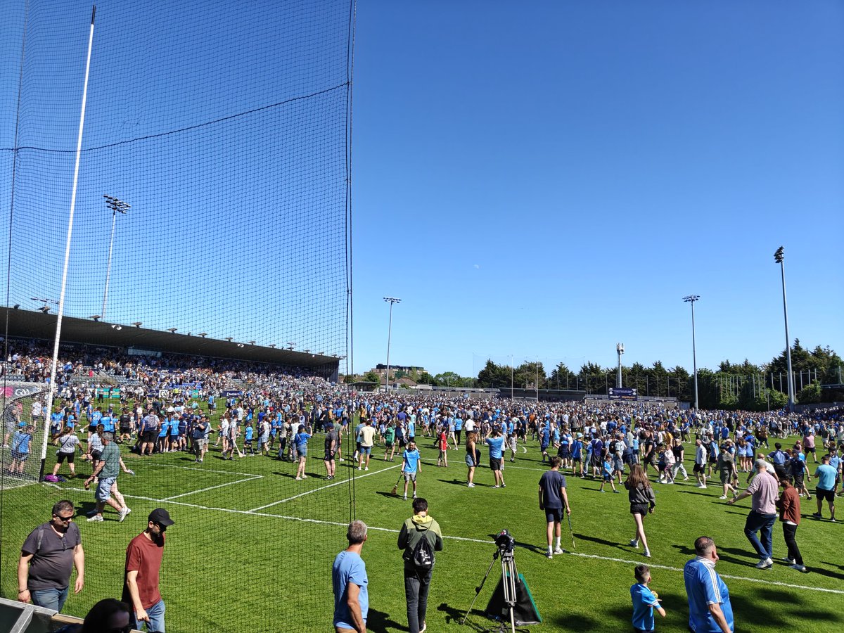 dec_car's tweet photo. Up The Dubs 💙 https://t.co/B8DjlDhjGa