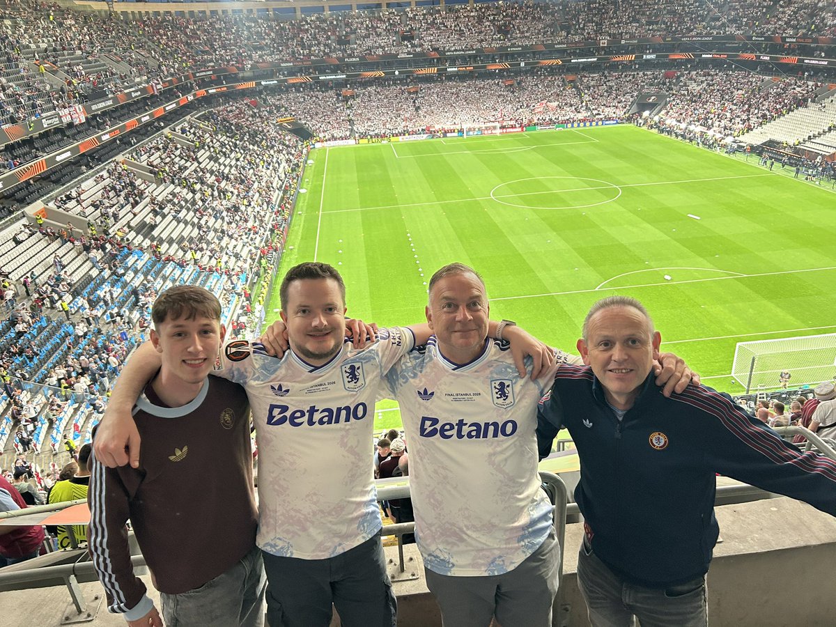 marshJmellows's tweet photo. 2025/26 season wraps up at The Etihad… and what a season! 🏆 55/56 games done home, away and abroad with these boys. Championes! #UTV https://t.co/B73CspBkEB