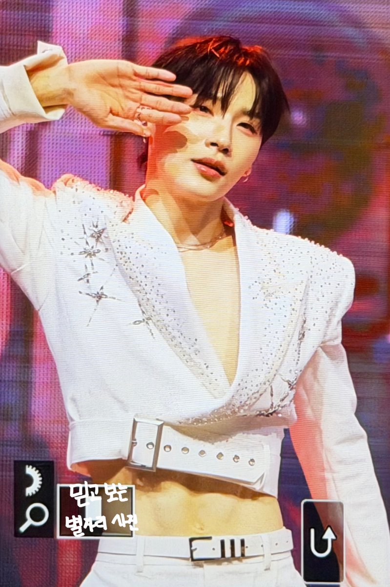 _STARLIGHT_JW's tweet photo. 260524 6IX TO SEVEN #전웅 프리뷰
#AB6IX #에이비식스
#JEONWOONG #WOONG #ウンくん https://t.co/HxpDao57FA