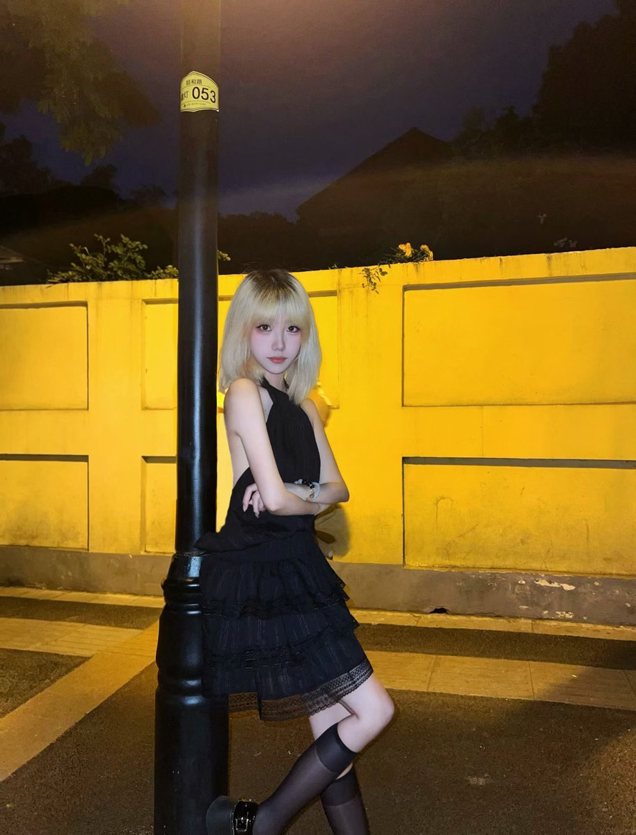 RouFindom's tweet photo. 我都长这么好看了，性格恶劣一点没问题吧🖤
#女s #女性崇拜 #atm奴 https://t.co/dPrmOilUTk