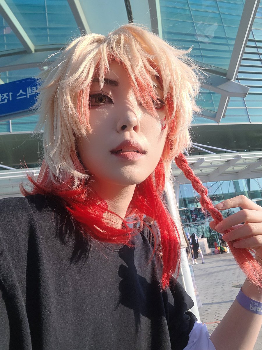 부착 tweet media
