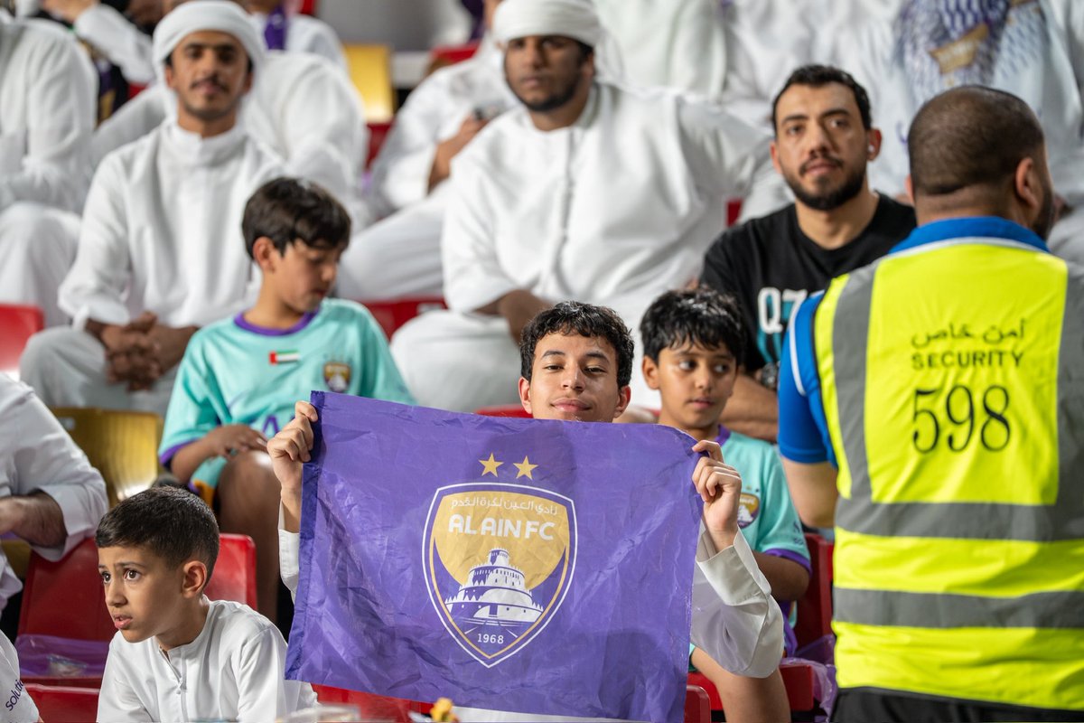 71media_ae's tweet photo. صور حصرية وخاصة من 71 ميديا، إهداءً لكل عيناوي عاش الفرحة وساند الزعيم

انشروها بين جماهير العين… فالمدرج يستحق أن تبقى لحظاته خالدة https://t.co/c2j5MjeRzJ