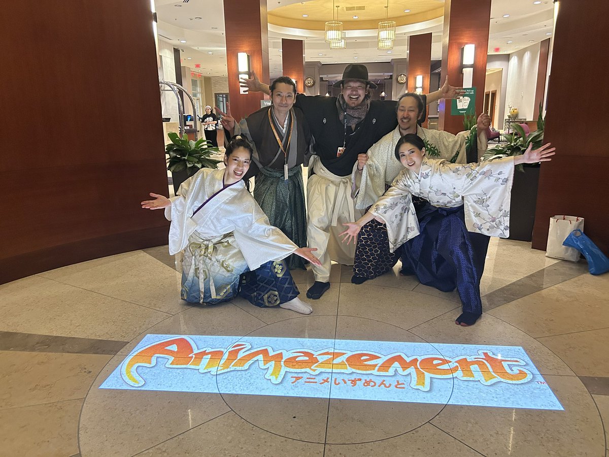 chonmagesuperrr's tweet photo. アメリカのノースカロライナ州で行われている　#Animazement に参加しております！
もう何度も訪れている故郷のような場所！

出会いと再会に感動してます❣️

殺陣のお陰で世界が拡がる事に感謝！

帰国したら、改めて鍛錬に励みます🇯🇵🇺🇸 https://t.co/EYMzpO2mYx